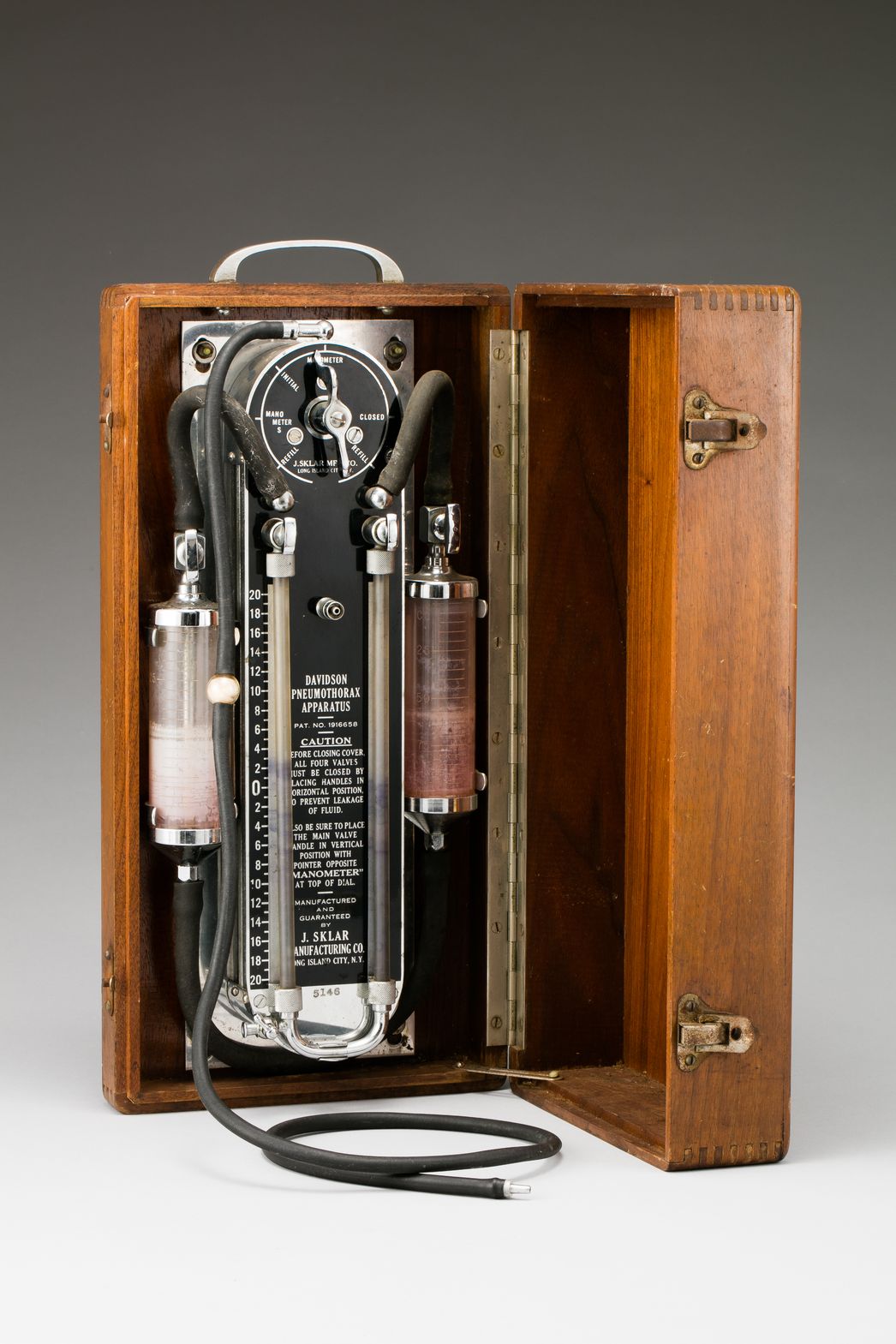 35 인공기흉기 / Artificial Pneumothorax Kit - 서울대병원의학박물관